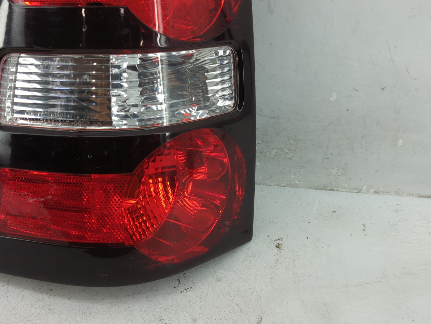 2006-2010 Ford Explorer Tail Light Assembly Driver Left OEM P/N:6L24-13B505-C Fits Fits 2006 2007 2008 2009 2010 OEM Used Au