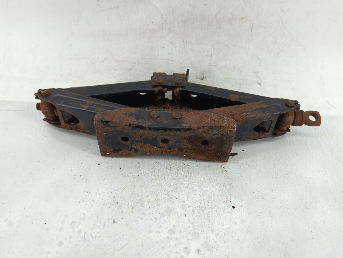 2010 Ford Explorer Spare Scissor Car Jack 1415833 - Oemusedautoparts1.com