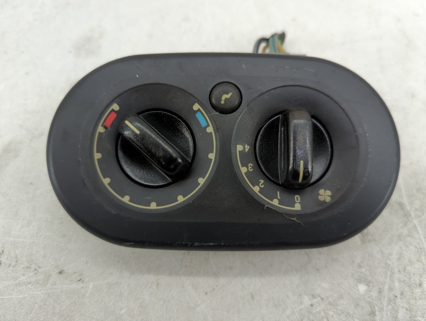 2002-2010 Ford Explorer Climate Control Module Temperature AC/Heater Replacement P/N:U152 AUX Fits OEM Used Auto Parts - Oem