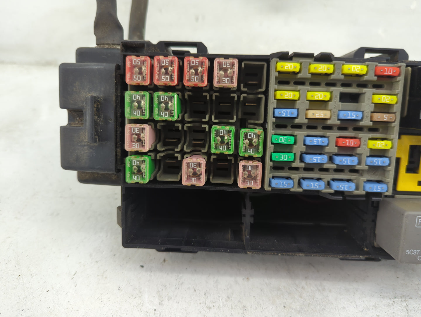 2002-2010 Ford Explorer Fusebox Fuse Box Panel Relay Module P/N:2L5T-14A075-AA 5C3T-14B192-AA Fits OEM Used Auto Parts - Oem