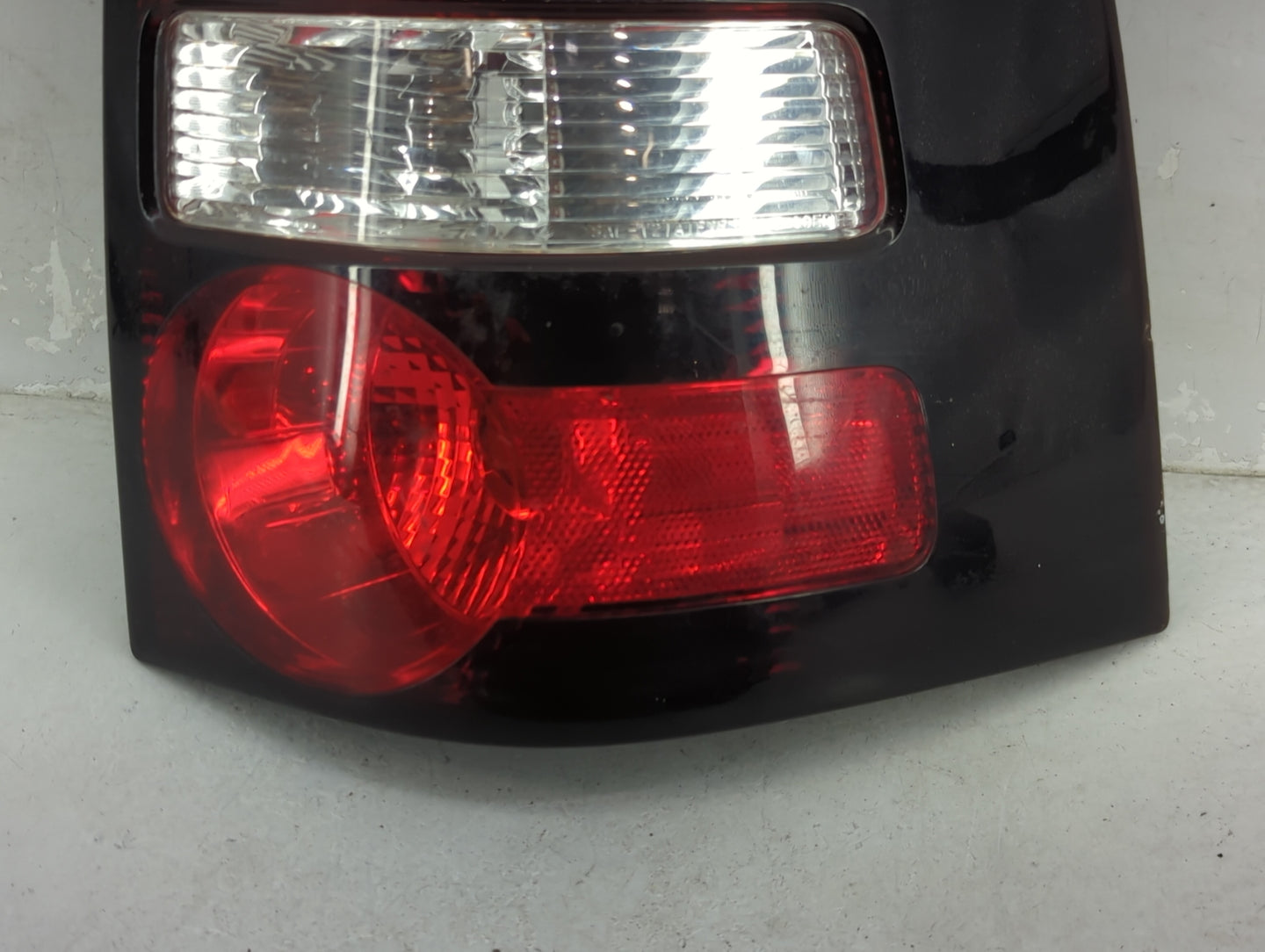 2006-2010 Ford Explorer Tail Light Assembly Driver Left OEM P/N:6L24-13B504-C Fits Fits 2006 2007 2008 2009 2010 OEM Used Au