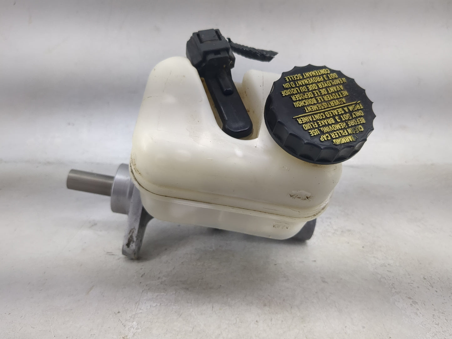 2006-2010 Ford Explorer Brake Master Cylinder 1491988 - Oemusedautoparts1.com