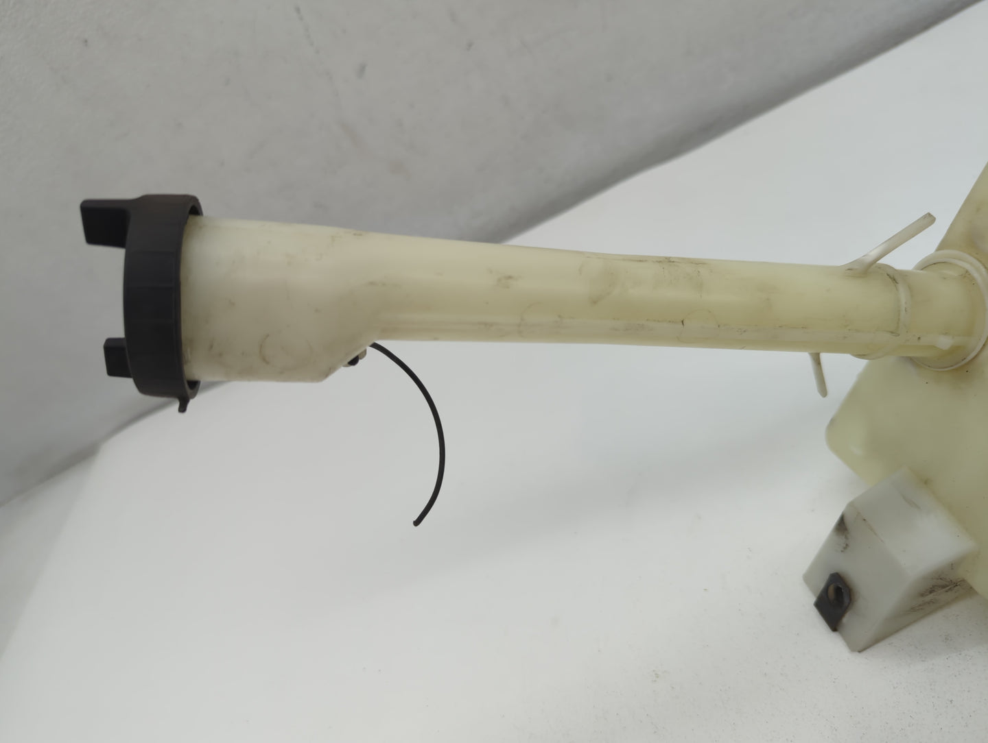 2002-2010 Ford Explorer Windshield Washer Fluid Reservoir Bottle Oem - Oemusedautoparts1.com