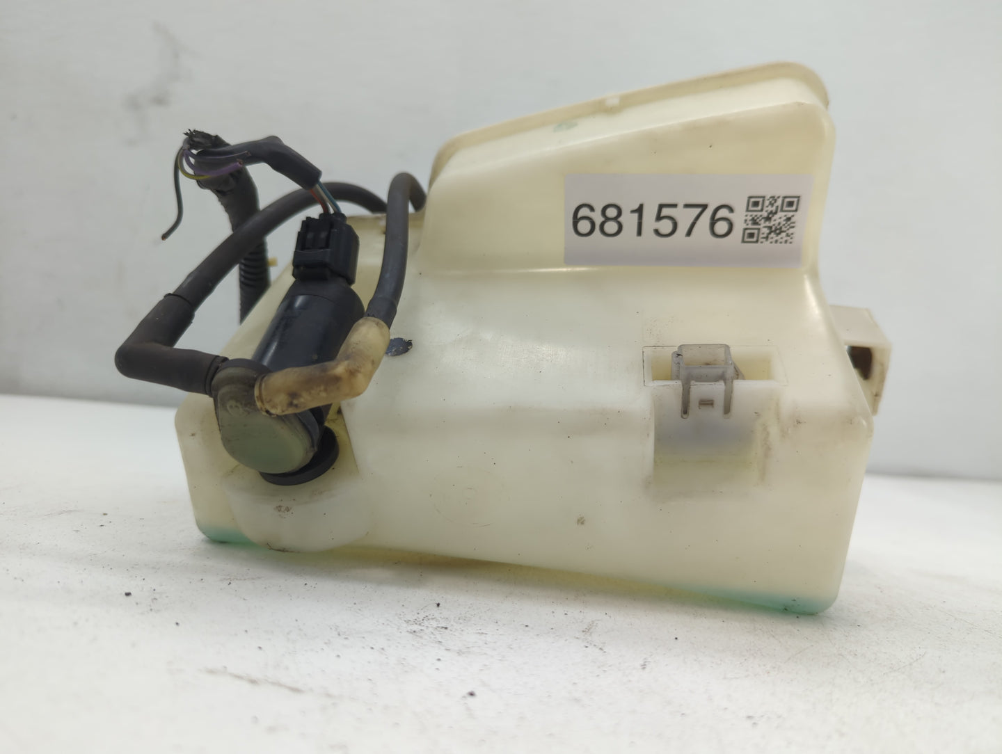 2002-2010 Ford Explorer Windshield Washer Fluid Reservoir Bottle Oem - Oemusedautoparts1.com