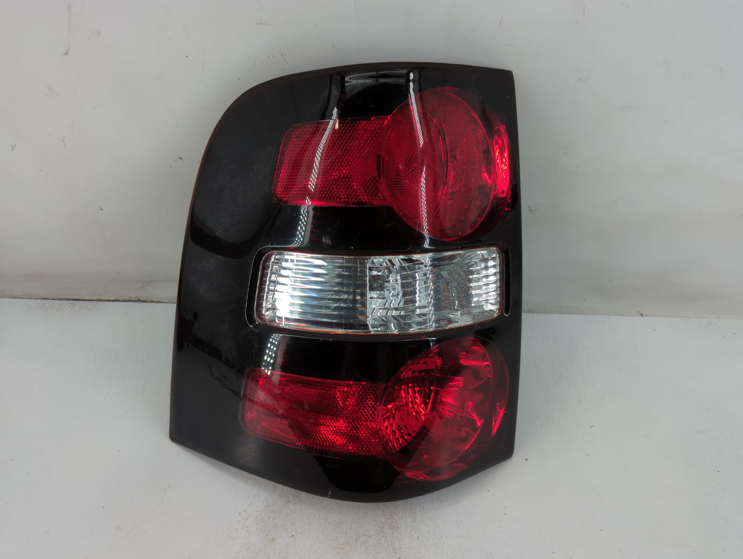 2006-2010 Ford Explorer Tail Light Assembly Passenger Right OEM P/N:20200608 Fits Fits 2006 2007 2008 2009 2010 OEM Used Aut