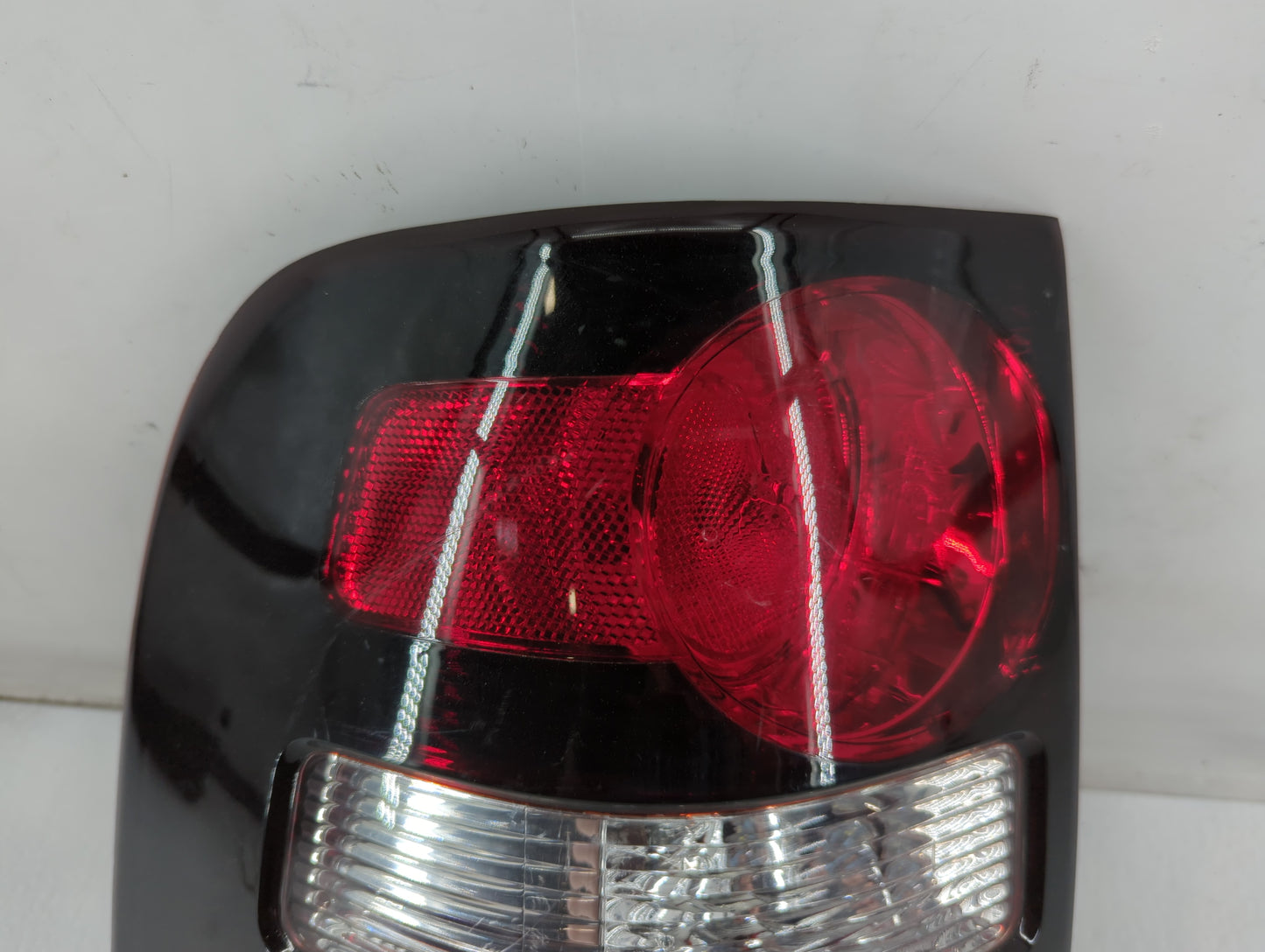 2006-2010 Ford Explorer Tail Light Assembly Passenger Right OEM P/N:20200608 Fits Fits 2006 2007 2008 2009 2010 OEM Used Aut