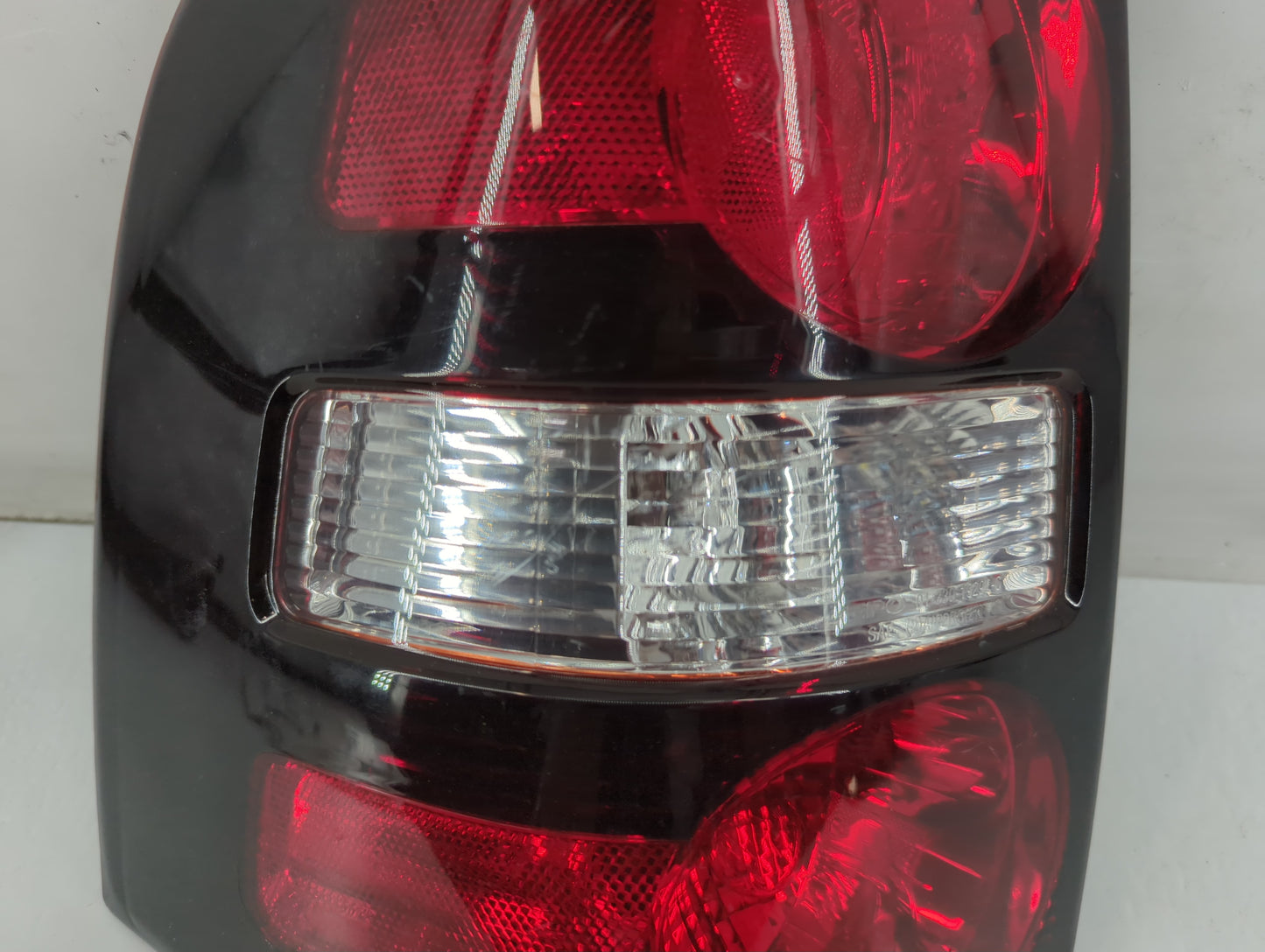 2006-2010 Ford Explorer Tail Light Assembly Passenger Right OEM P/N:20200608 Fits Fits 2006 2007 2008 2009 2010 OEM Used Aut
