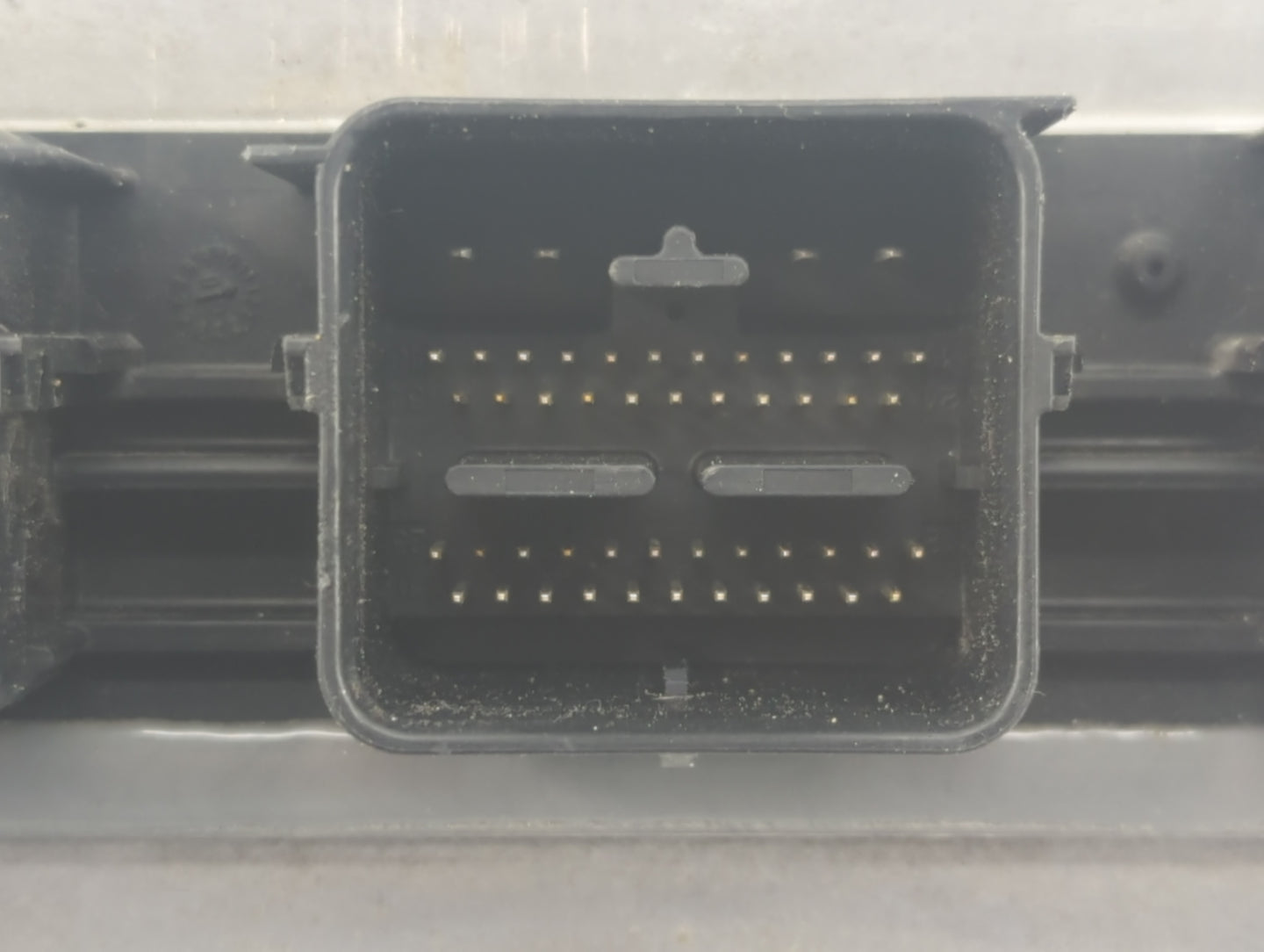 2010 Ford Explorer PCM Engine Control Computer ECU ECM PCU OEM P/N:9L2A-AA 9L2A-12A650-FD Fits Fits 2009 OEM Used Auto Parts