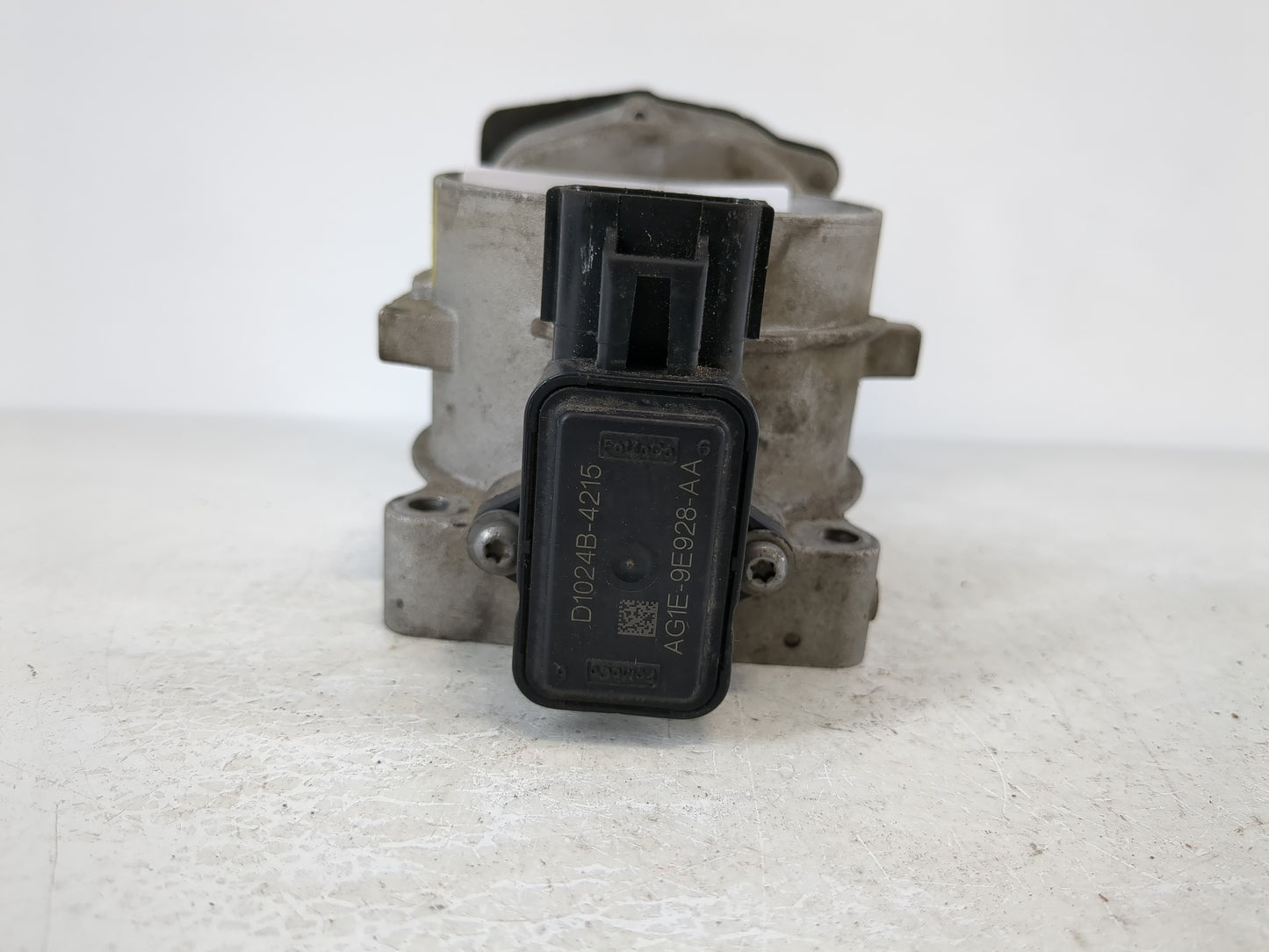 2010 Ford F-150 Throttle Body P/N:8L3E-9F991-CA Fits Fits 2011 2012 2013 2014 OEM Used Auto Parts - Oemusedautoparts1.com