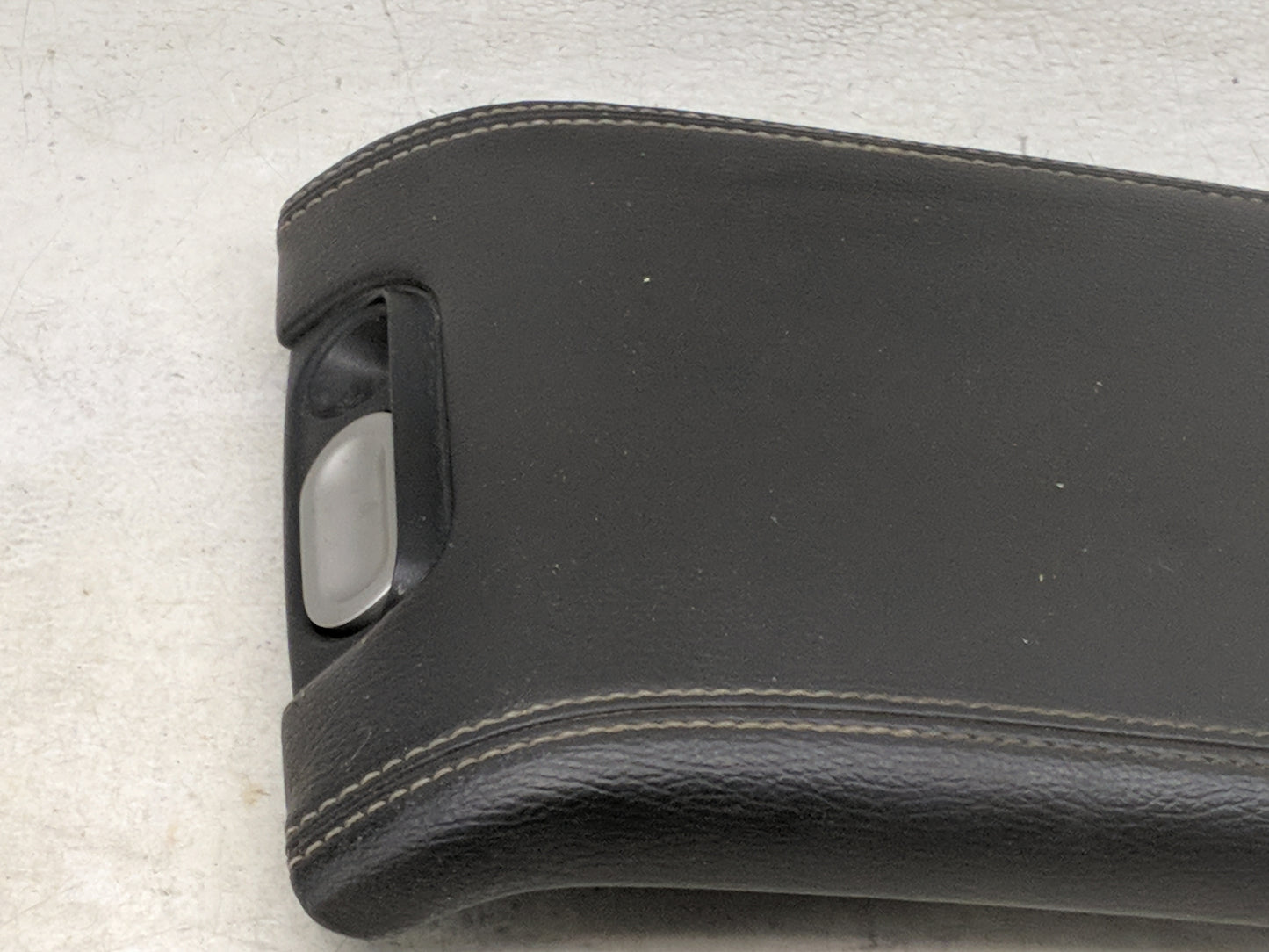 2009-2010 Ford F-150 Center Console Armrest Cover Lid Fits Fits 2009 2010 OEM Used Auto Parts - Oemusedautoparts1.com