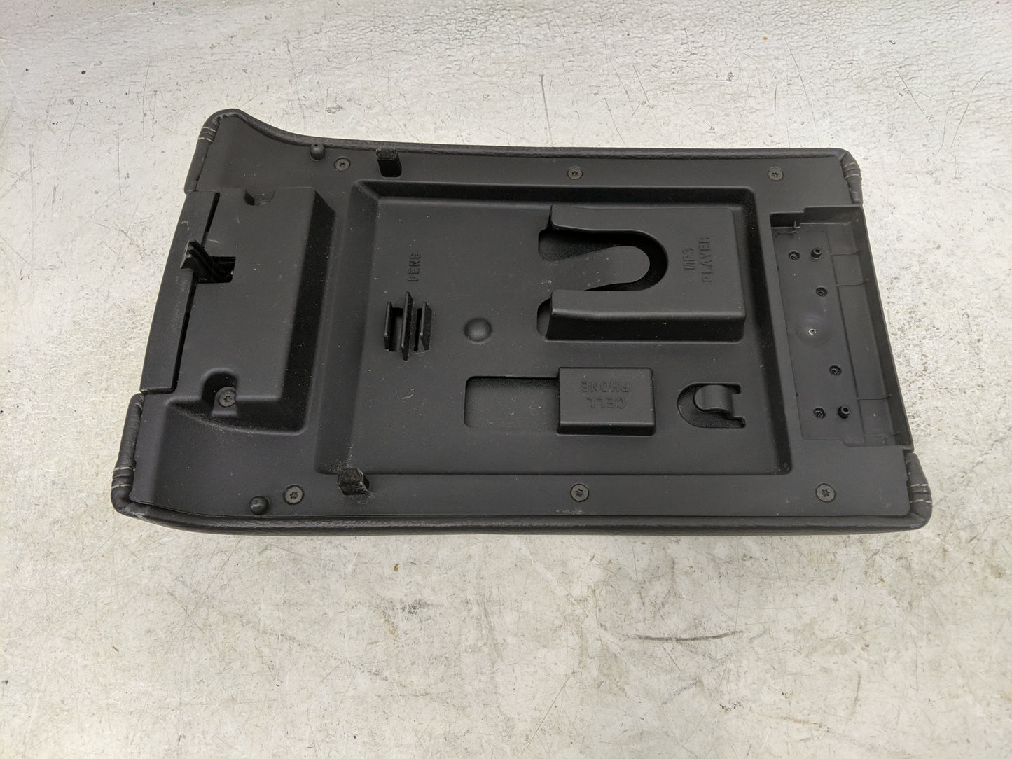 2009-2010 Ford F-150 Center Console Armrest Cover Lid Fits Fits 2009 2010 OEM Used Auto Parts - Oemusedautoparts1.com