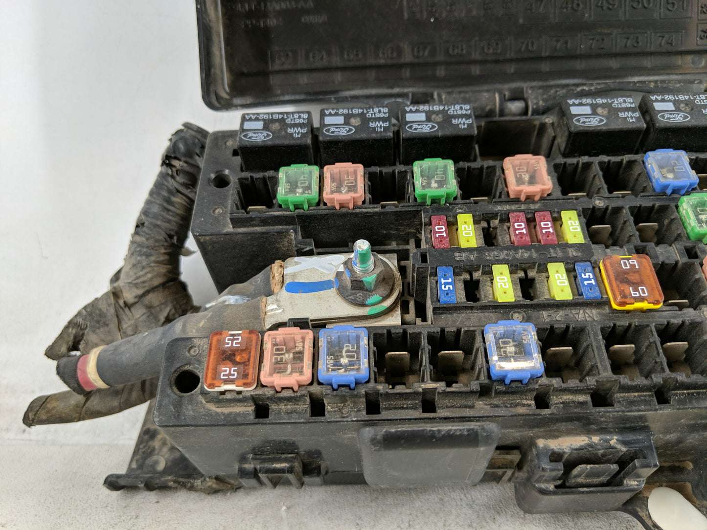 2009-2010 Ford F-150 Fusebox Fuse Box Panel Relay Module P/N:9L1T-14A003-BA Fits Fits 2009 2010 OEM Used Auto Parts - Oemuse