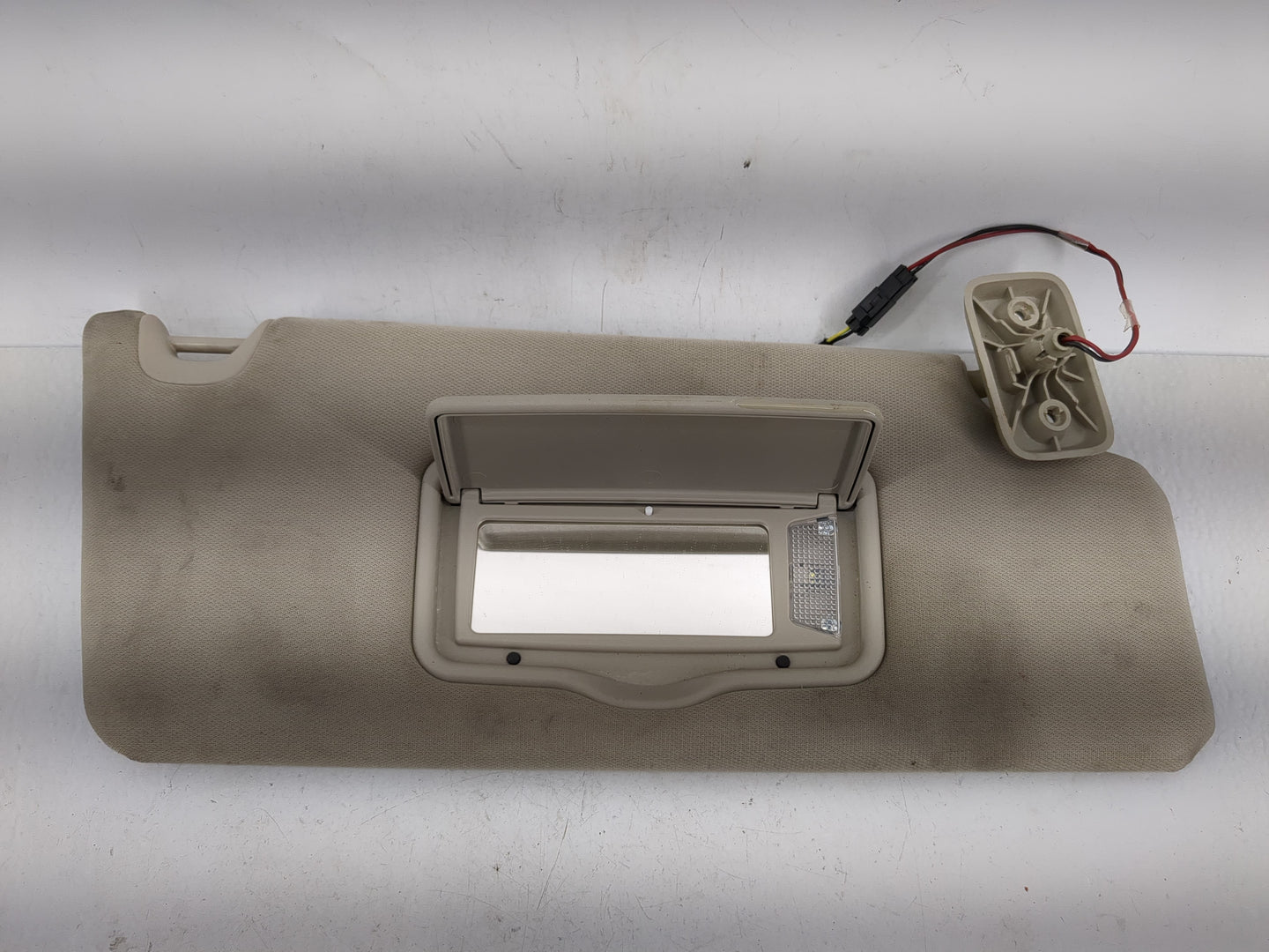 2009-2010 Ford F-150 Sun Visor Shade Replacement Passenger Right Mirror Fits Fits 2009 2010 OEM Used Auto Parts - Oemusedaut