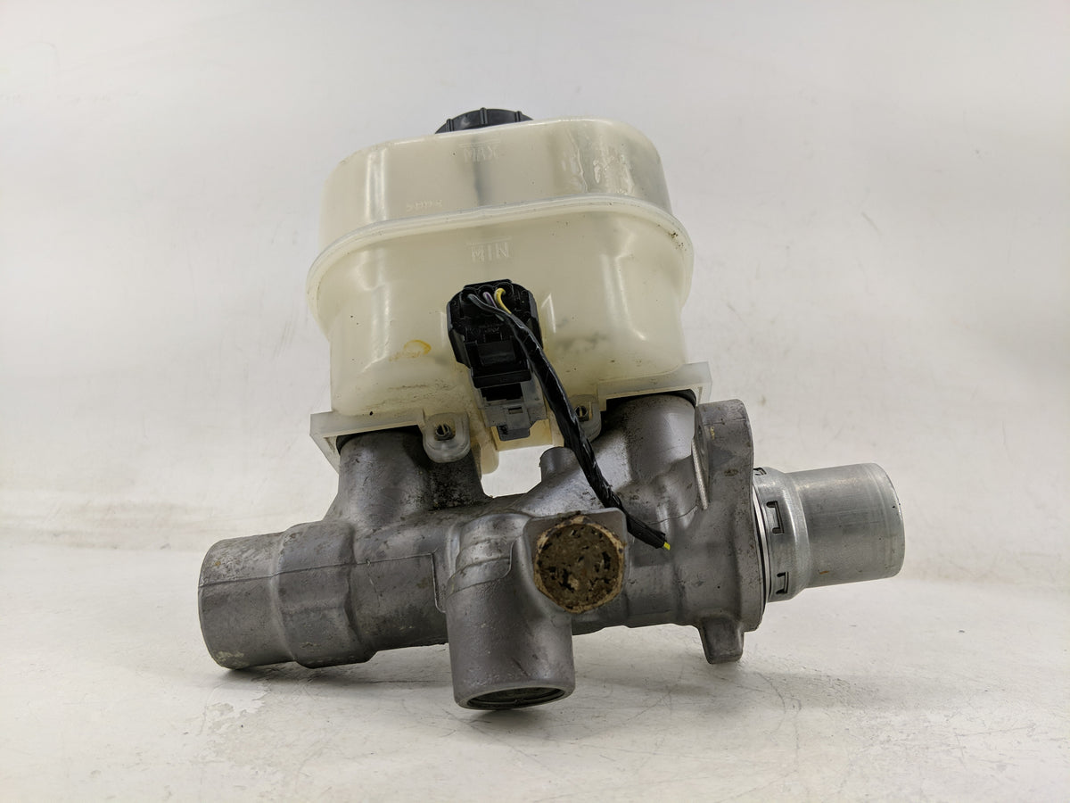 2010-2010 Ford F-150 Brake Master Cylinder 1313778 - Oemusedautoparts1.com