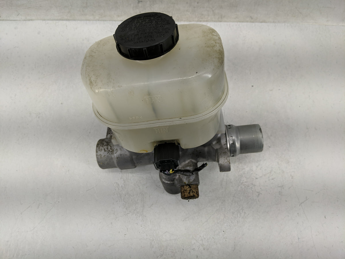 2010-2010 Ford F-150 Brake Master Cylinder 1313778 - Oemusedautoparts1.com