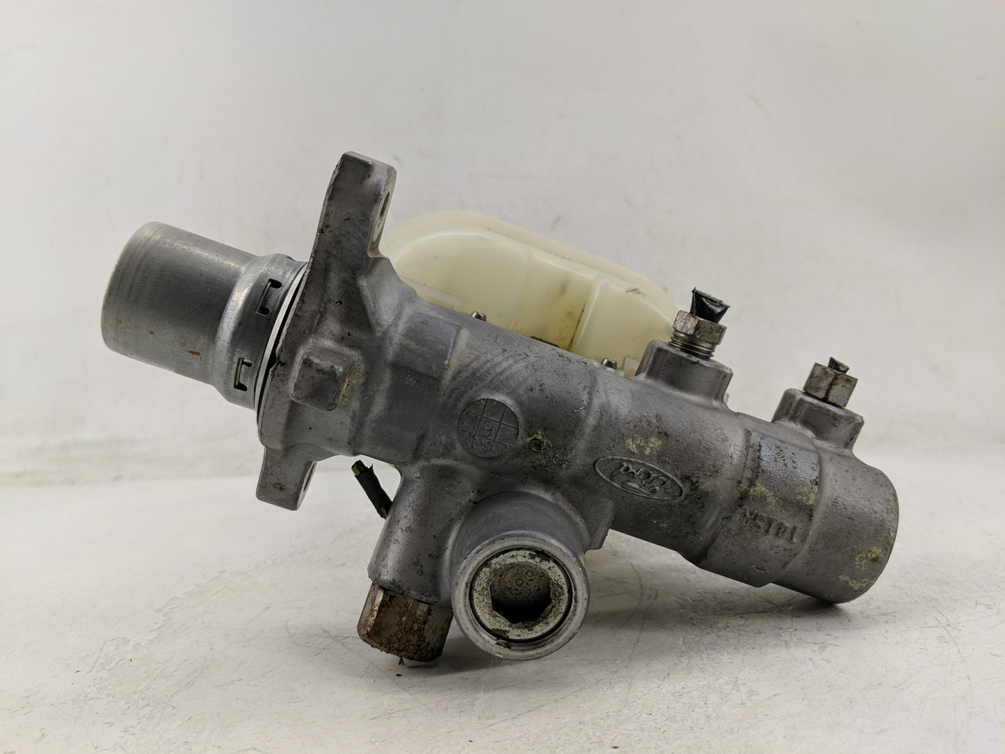 2010-2010 Ford F-150 Brake Master Cylinder - Oemusedautoparts1.com