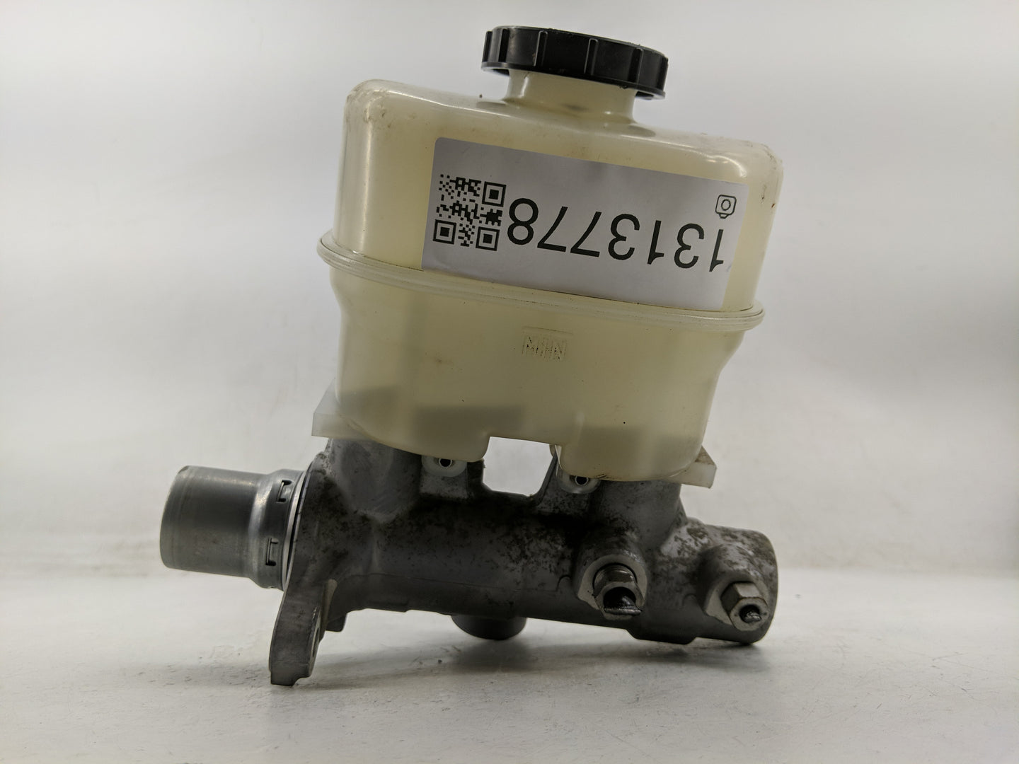 2010-2010 Ford F-150 Brake Master Cylinder 1313778 - Oemusedautoparts1.com