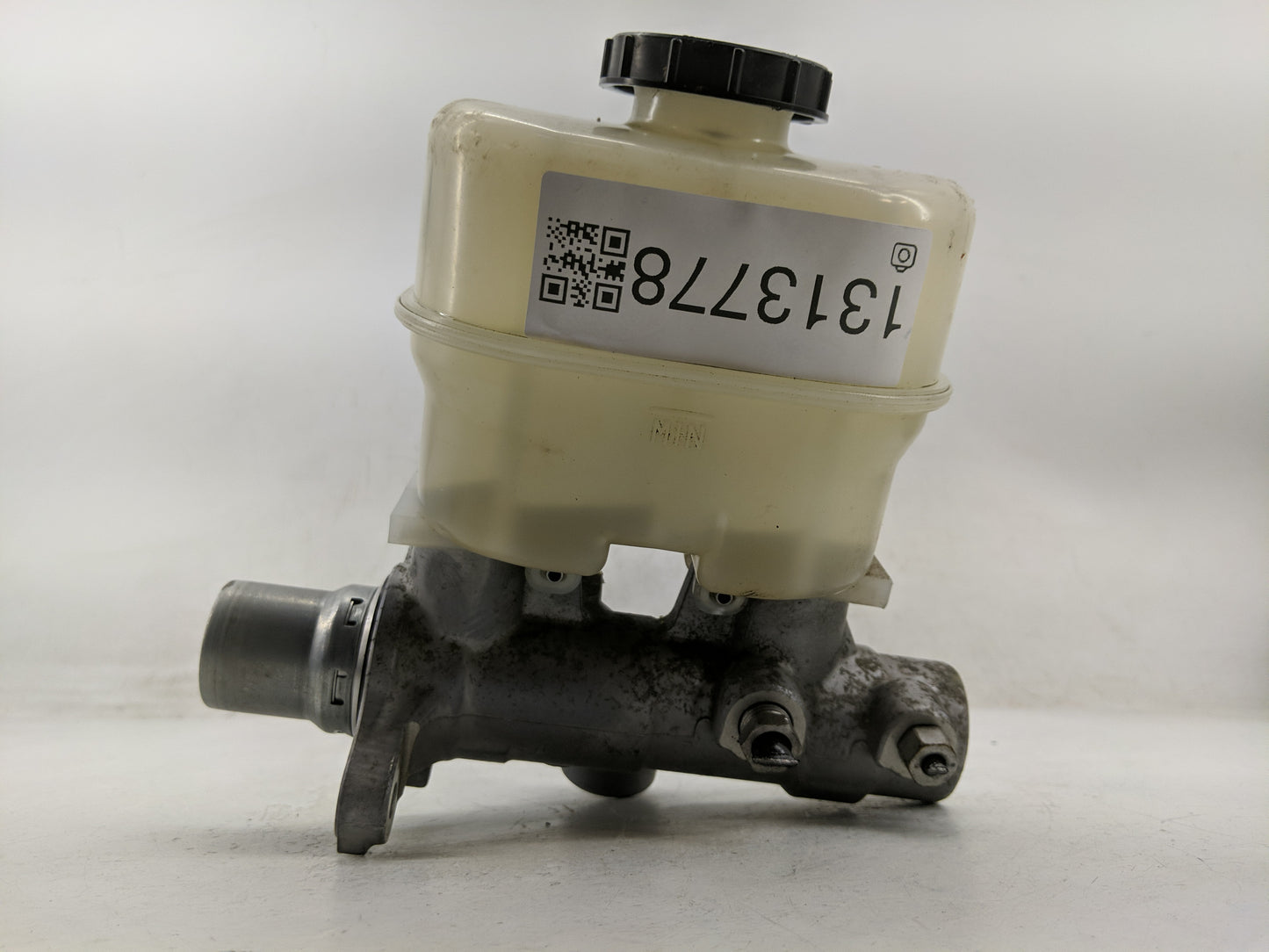 2010-2010 Ford F-150 Brake Master Cylinder 1313778 - Oemusedautoparts1.com