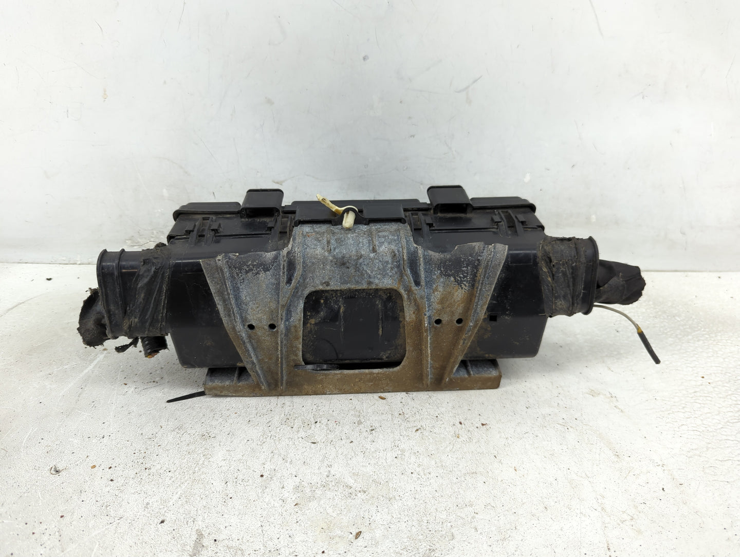 2009-2010 Ford F-150 Fusebox Fuse Box Panel Relay Module P/N:9L1T-14A003-AA Fits Fits 2009 2010 OEM Used Auto Parts - Oemuse
