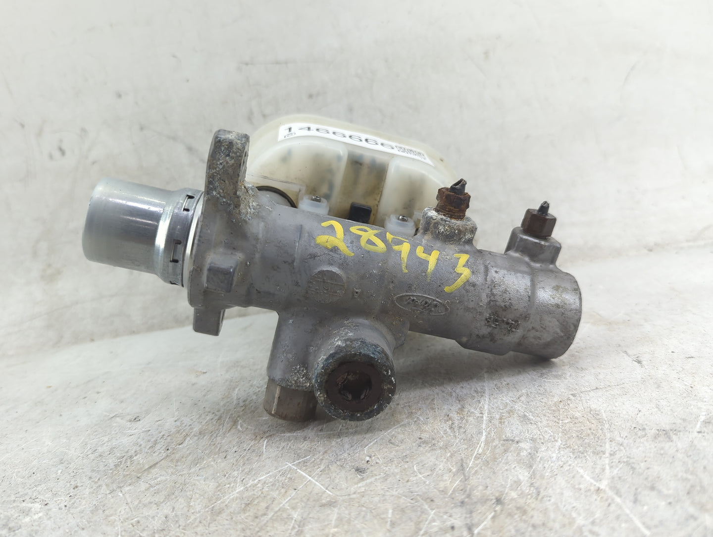 2010 Ford F-150 Brake Master Cylinder 1466666 - Oemusedautoparts1.com