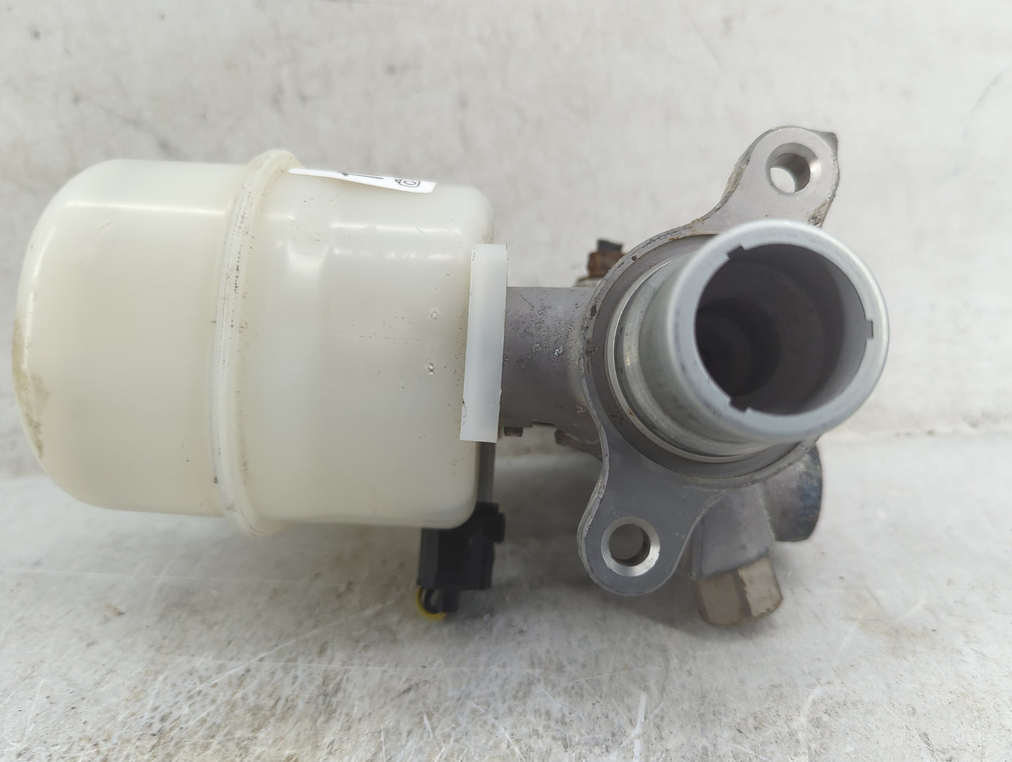 2010 Ford F-150 Brake Master Cylinder 1466666 - Oemusedautoparts1.com