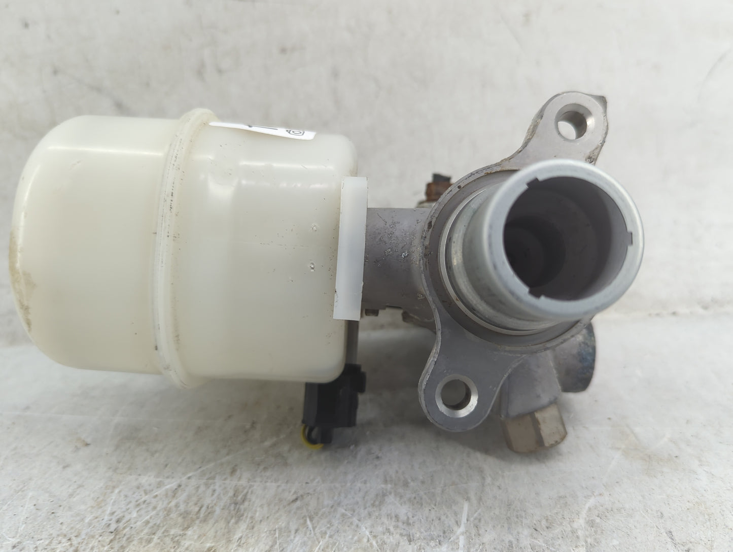 2010 Ford F-150 Brake Master Cylinder 1466666 - Oemusedautoparts1.com