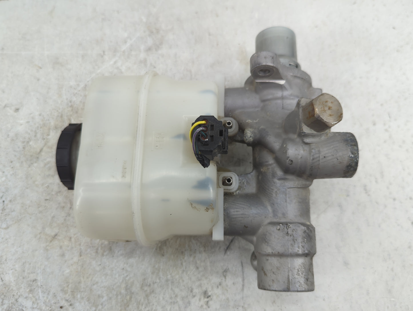 2010 Ford F-150 Brake Master Cylinder 1466666 - Oemusedautoparts1.com