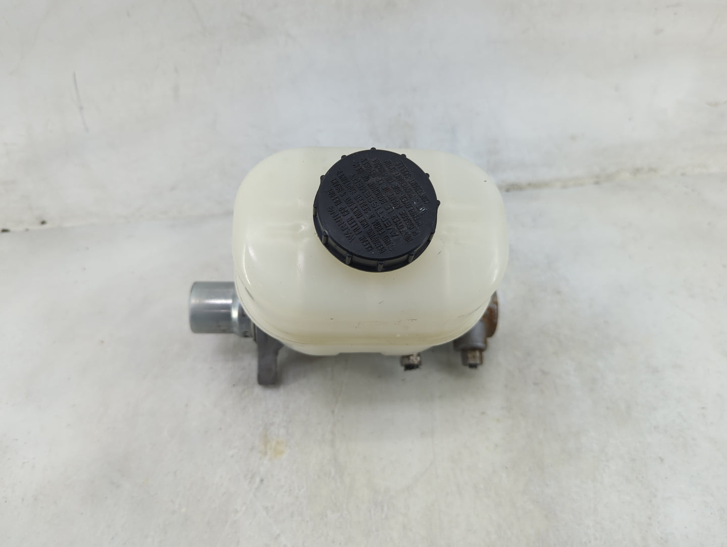 2010-2010 Ford F-150 Brake Master Cylinder 1490238 - Oemusedautoparts1.com