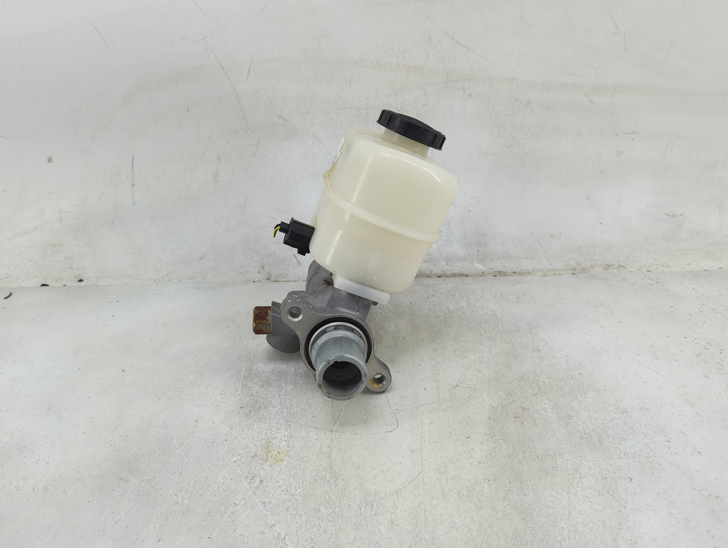 2010-2010 Ford F-150 Brake Master Cylinder 1490238 - Oemusedautoparts1.com