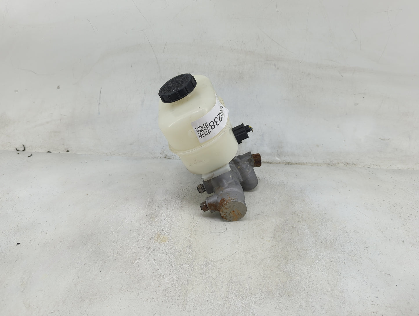 2010-2010 Ford F-150 Brake Master Cylinder 1490238 - Oemusedautoparts1.com