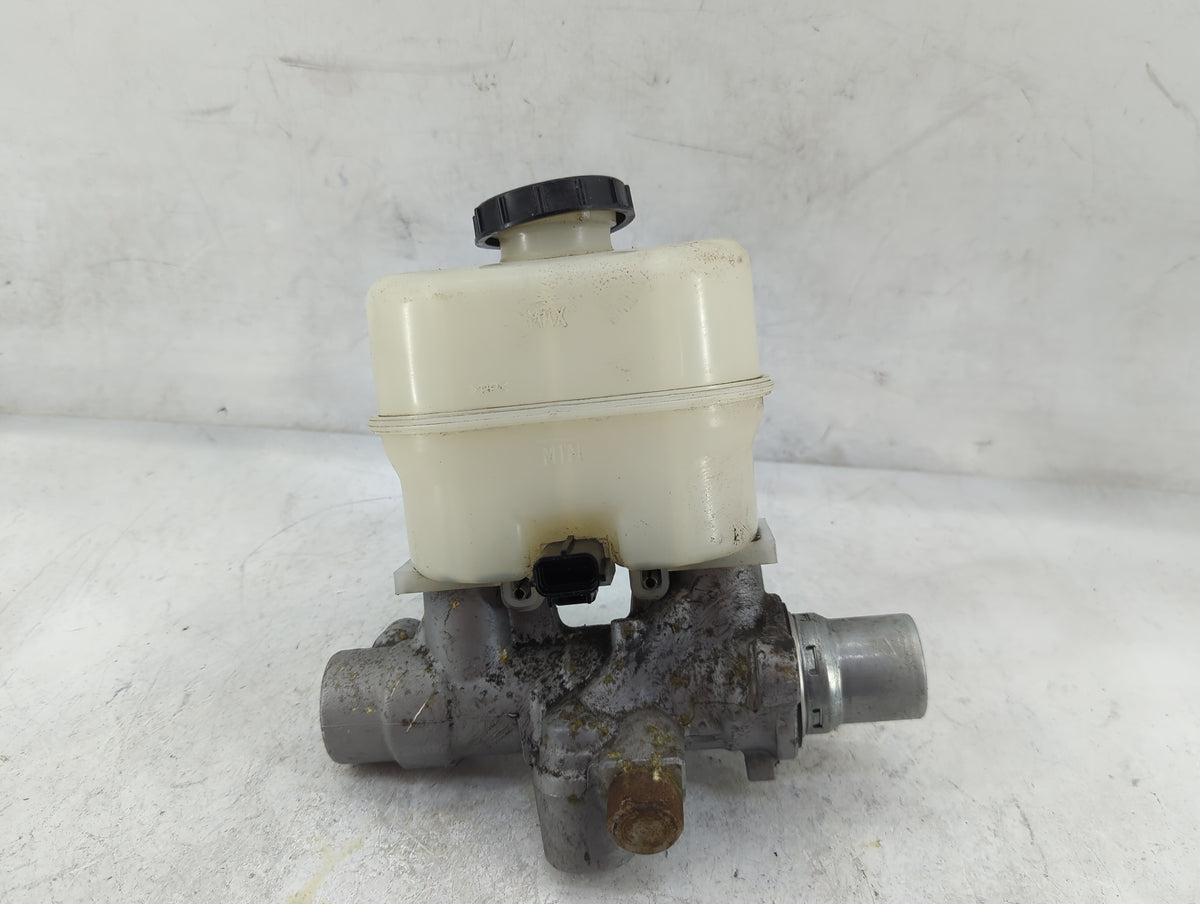 2010-2010 Ford F-150 Brake Master Cylinder 1498939 - Oemusedautoparts1.com
