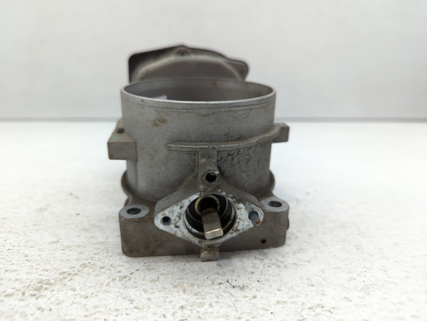 2010 Ford F-150 Throttle Body P/N:8L3E-9F991-CA 8L3E-9F991-CB Fits Fits 2011 2012 2013 2014 OEM Used Auto Parts - Oemusedaut