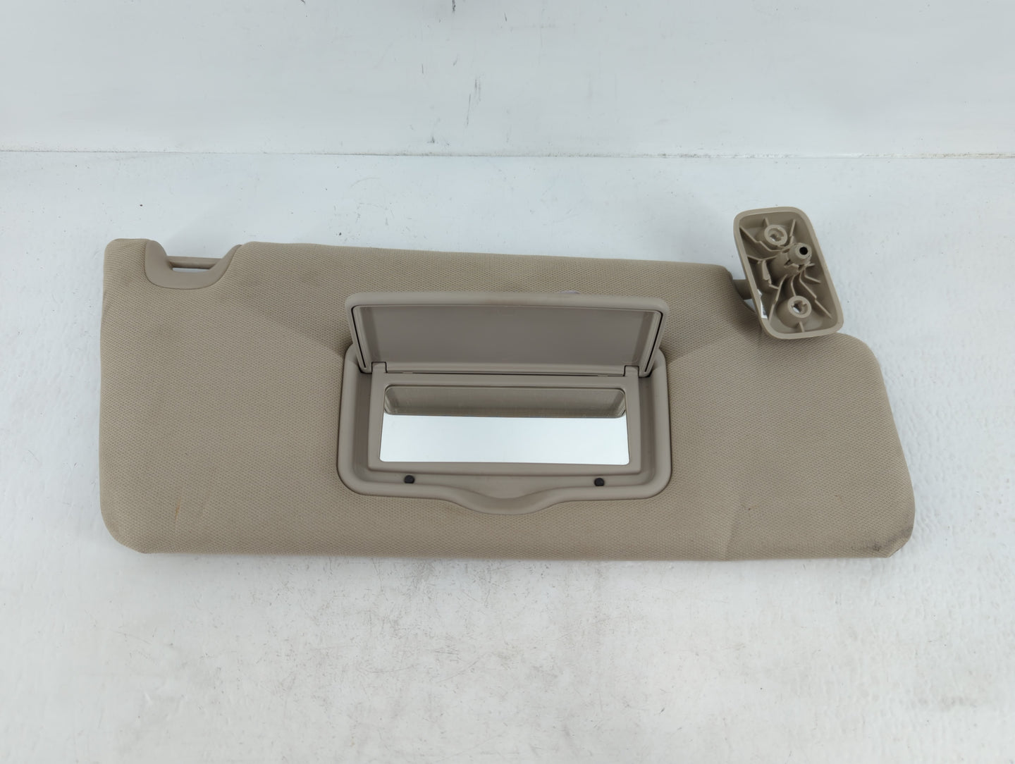 2010 Ford F-150 Sun Visor Shade Replacement Passenger Right Mirror Fits OEM Used Auto Parts - Oemusedautoparts1.com