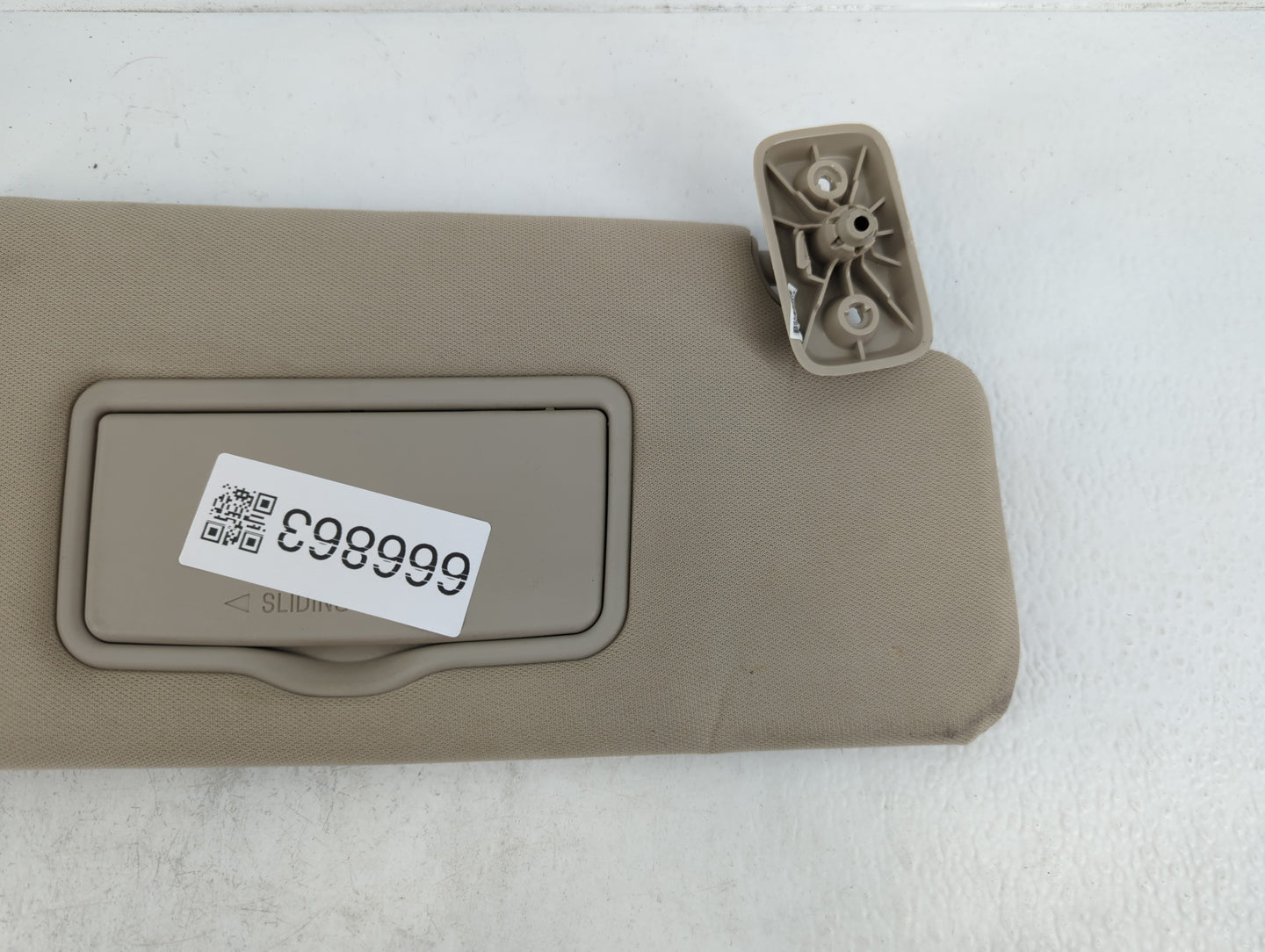 2010 Ford F-150 Sun Visor Shade Replacement Passenger Right Mirror Fits OEM Used Auto Parts - Oemusedautoparts1.com