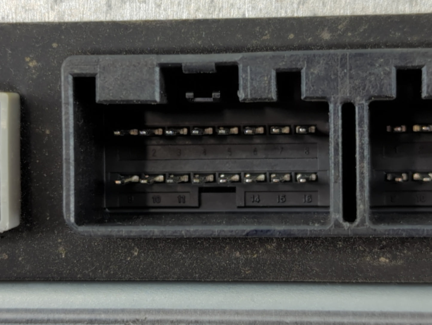 2010 Ford Flex Radio Speaker Amplifier Aa8t-18t806-ac - Oemusedautoparts1.com