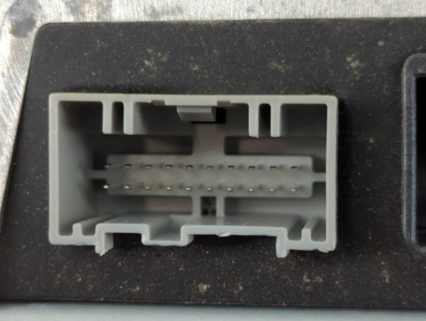2010 Ford Flex Radio Speaker Amplifier Aa8t-18t806-ac - Oemusedautoparts1.com