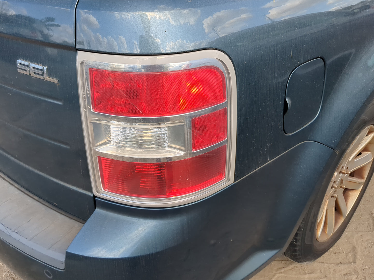 2009-2011 Ford Flex Tail Light Assembly Passenger Right OEM Fits Fits 2009 2010 2011 OEM Used Auto Parts - Oemusedautoparts1