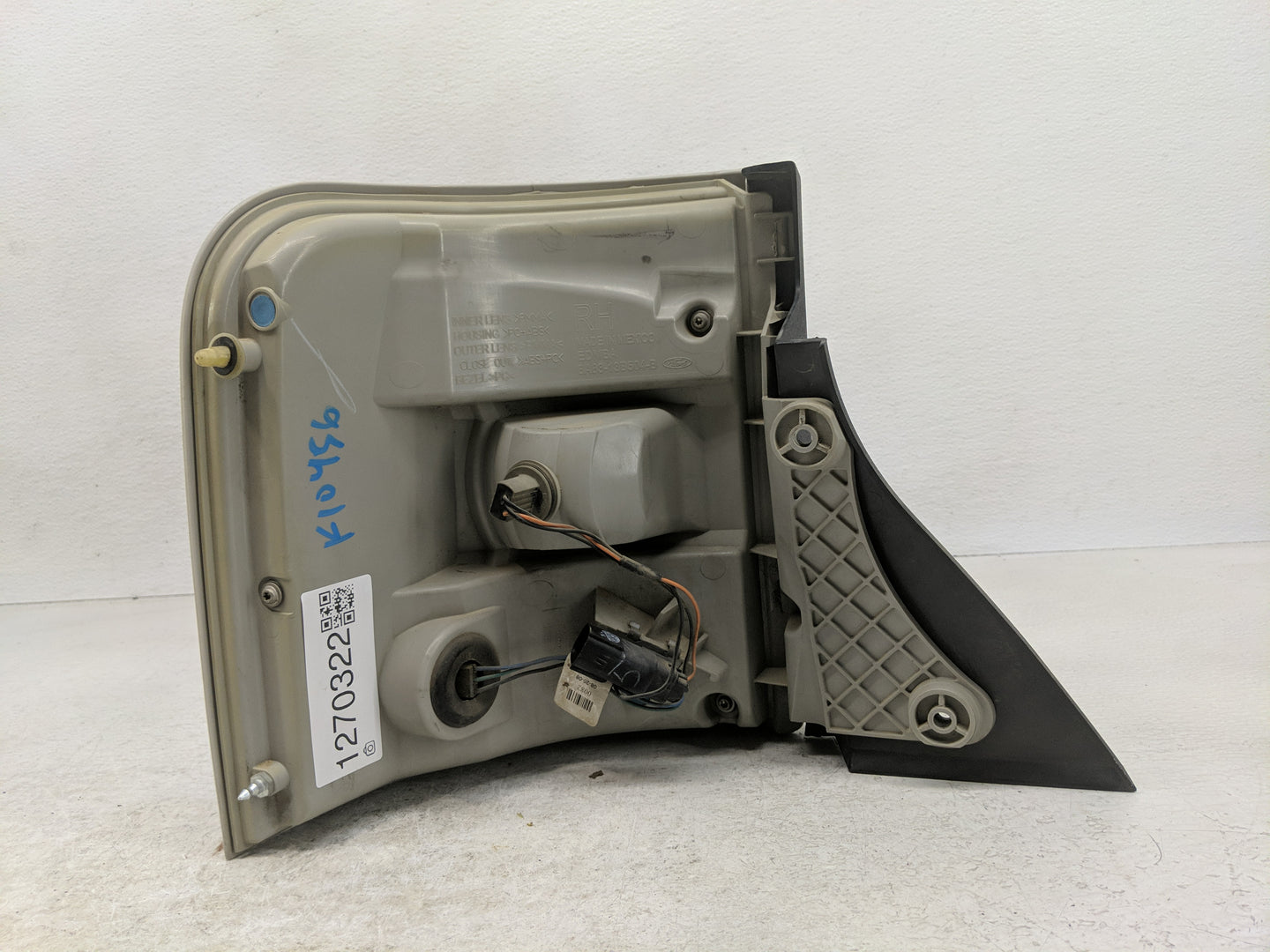 2009-2011 Ford Flex Tail Light Assembly Passenger Right OEM Fits Fits 2009 2010 2011 OEM Used Auto Parts - Oemusedautoparts1