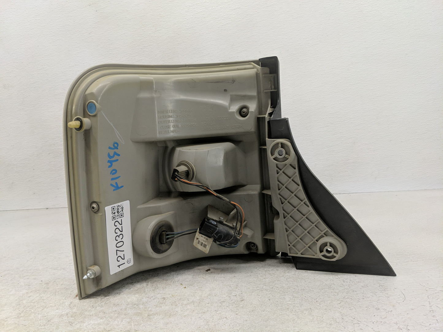 2009-2011 Ford Flex Tail Light Assembly Passenger Right OEM Fits Fits 2009 2010 2011 OEM Used Auto Parts - Oemusedautoparts1