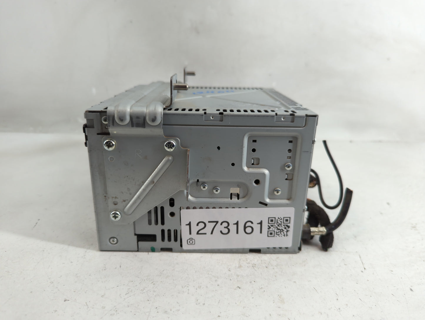 2010 Ford Flex Radio AM FM Cd Player Receiver Replacement P/N:8A8T-19C159-AK Fits OEM Used Auto Parts - Oemusedautoparts1.co