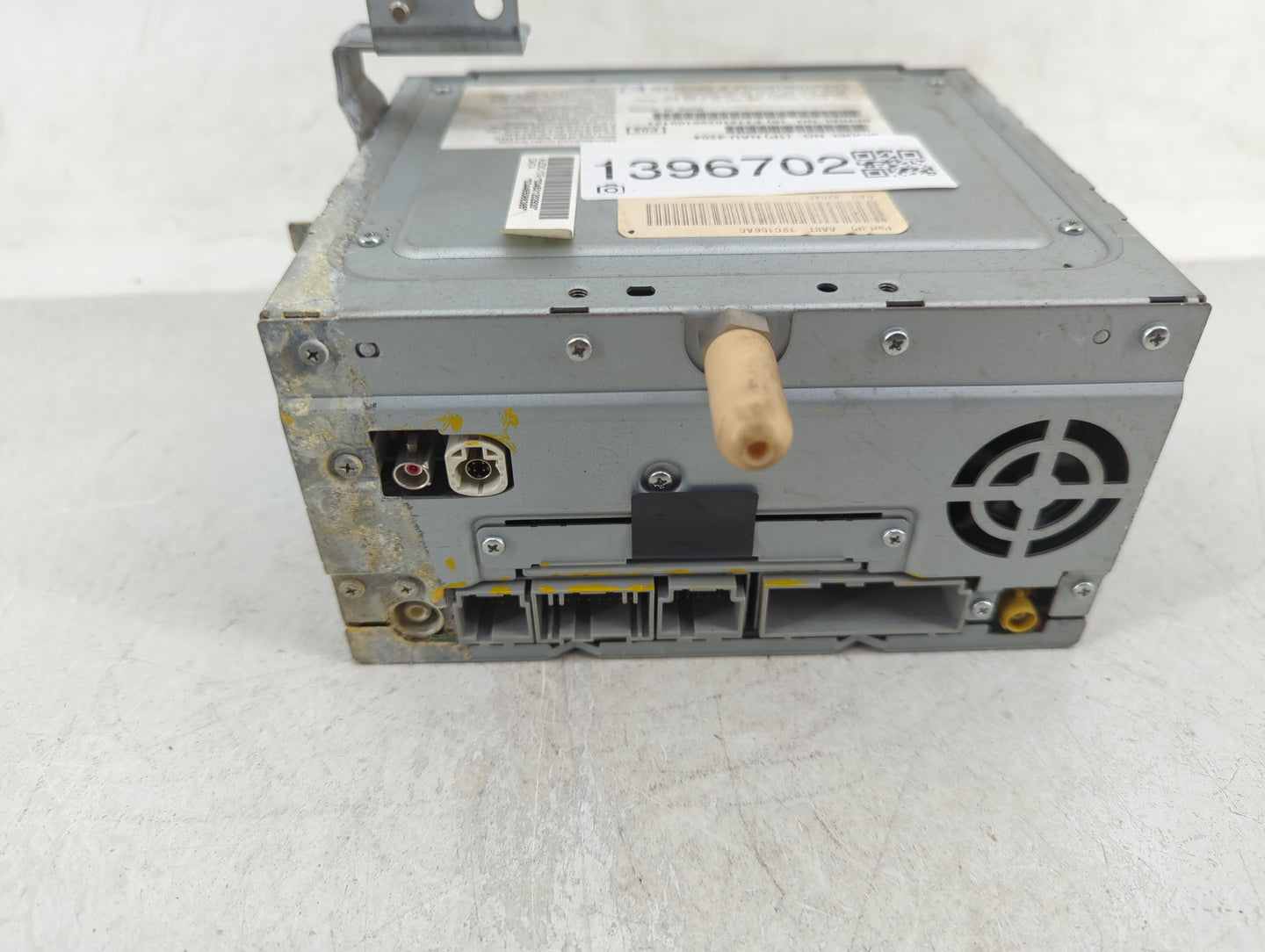 2010 Ford Flex Radio AM FM Cd Player Receiver Replacement P/N:AA8T 19C156AC Fits OEM Used Auto Parts - Oemusedautoparts1.com