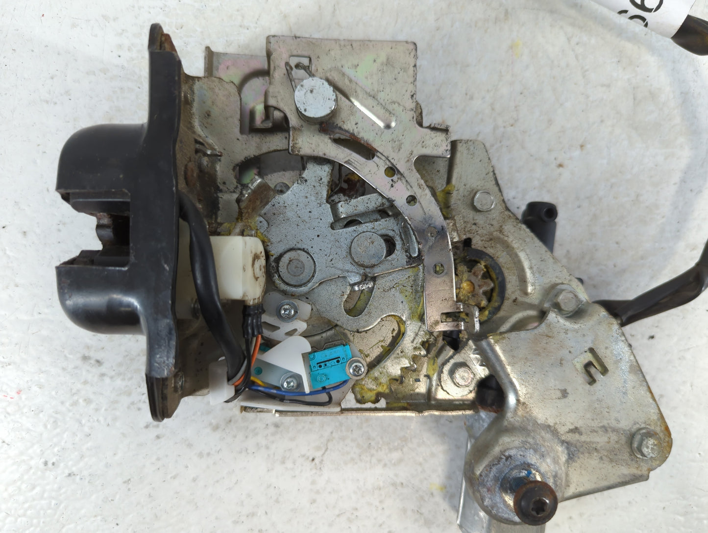 2010 Ford Flex Trunk Lid-hinge Passenger Right Side 681266 - Oemusedautoparts1.com