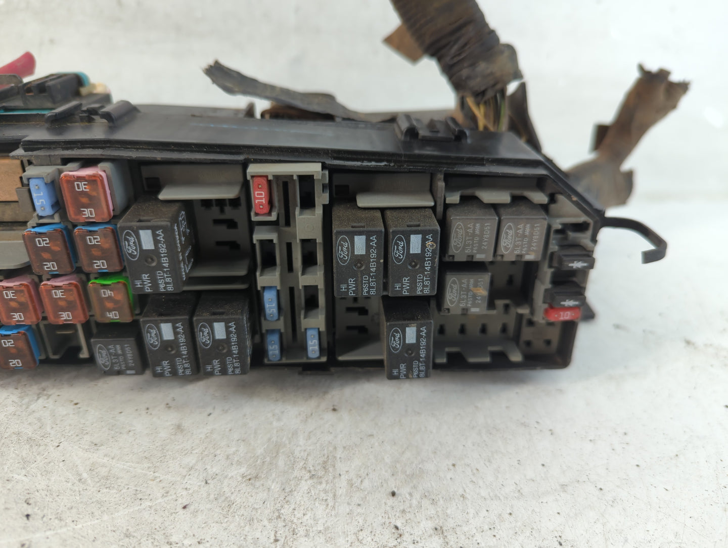 2008-2011 Ford Focus Fusebox Fuse Box Panel Relay Module P/N:8S4T-14A003-BB Fits Fits 2008 2009 2010 2011 OEM Used Auto Part