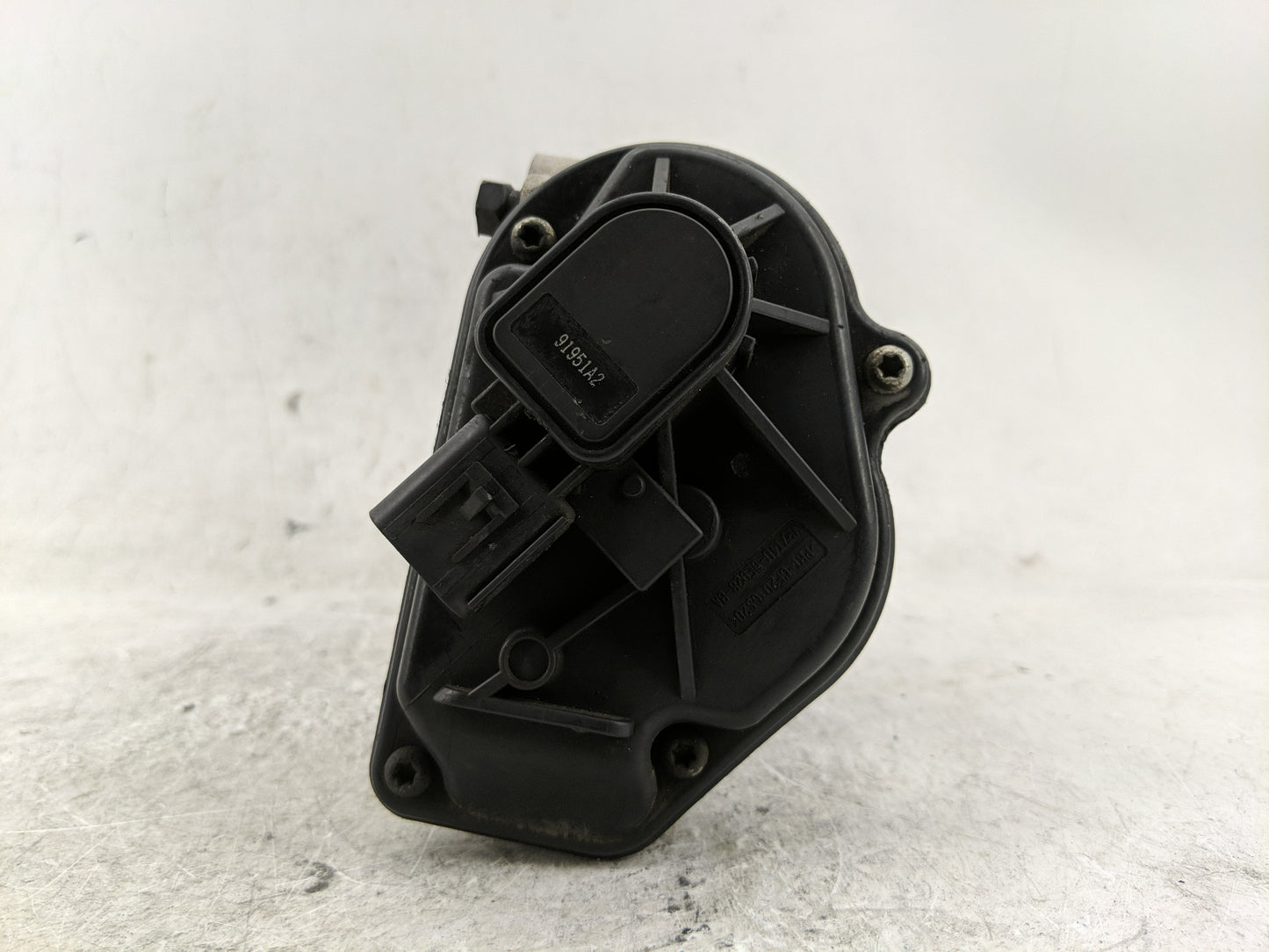 2008-2011 Ford Focus Throttle Body P/N:09244 2001289 Fits Fits 2008 2009 2010 2011 2012 2013 OEM Used Auto Parts - Oemusedau