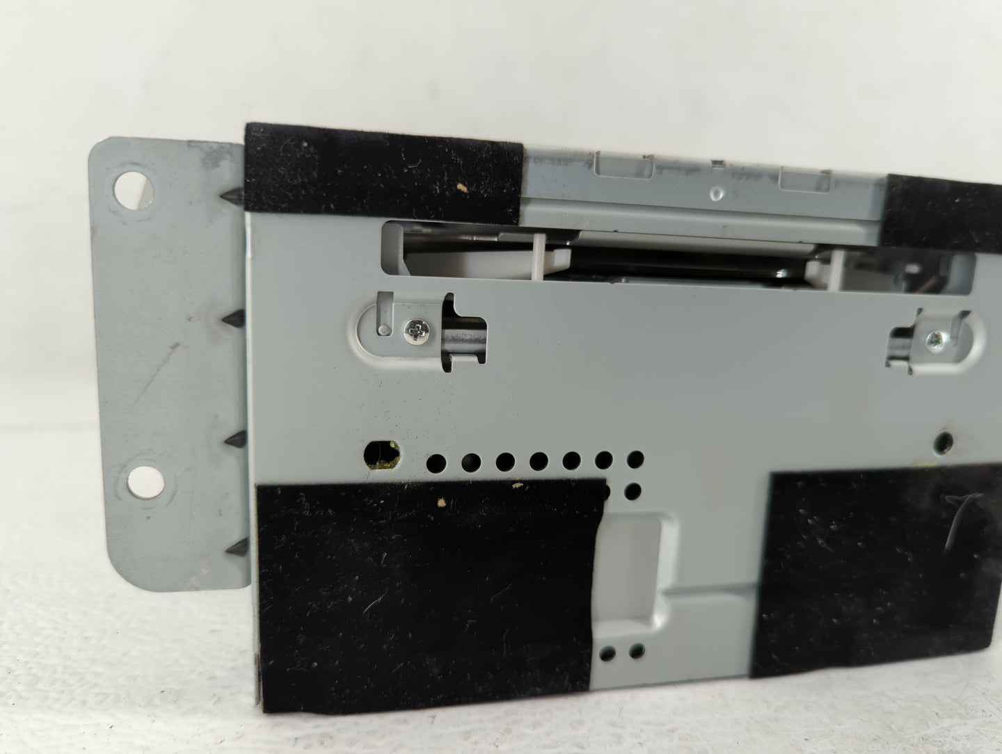 2010-2011 Ford Focus Radio AM FM Cd Player Receiver Replacement P/N:AS4T-18D822-AA Fits Fits 2010 2011 OEM Used Auto Parts -