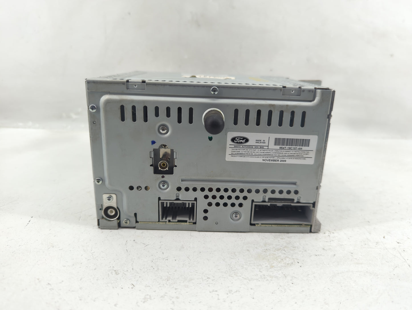 2010-2011 Ford Focus Radio AM FM Cd Player Receiver Replacement P/N:9S4T18C869BJ Fits Fits 2010 2011 OEM Used Auto Parts - O