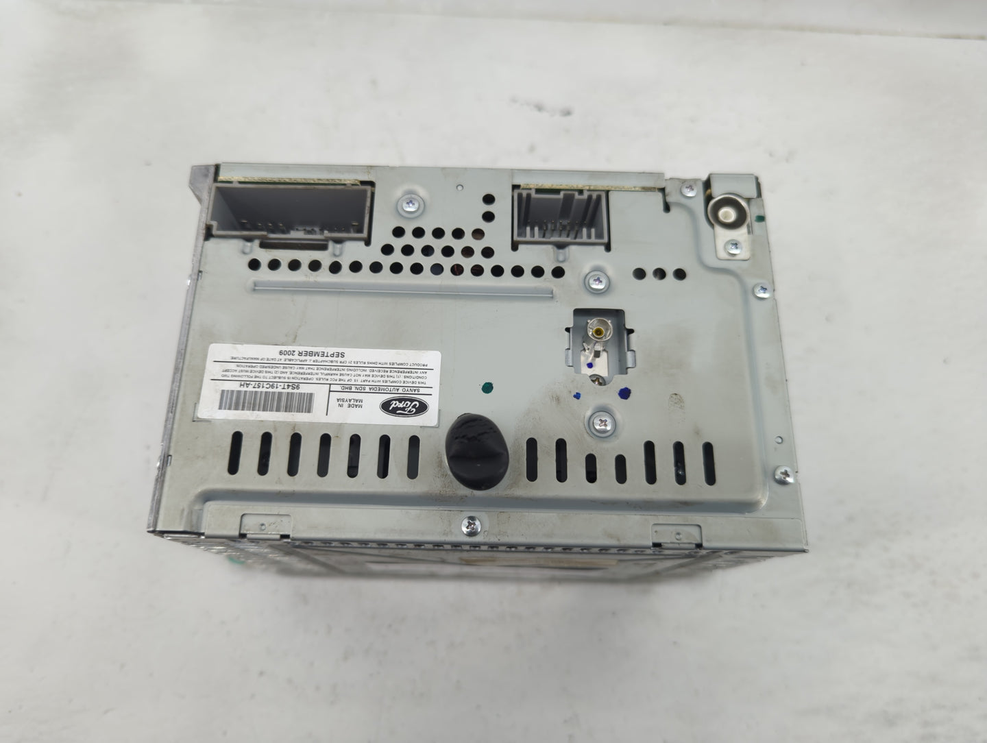 2010-2011 Ford Focus Radio AM FM Cd Player Receiver Replacement P/N:9S4T18C869BJ Fits Fits 2010 2011 OEM Used Auto Parts - O