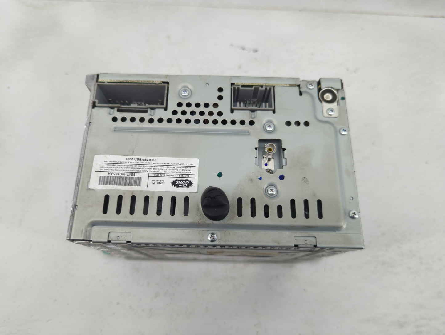 2010-2011 Ford Focus Radio AM FM Cd Player Receiver Replacement P/N:9S4T18C869BJ Fits Fits 2010 2011 OEM Used Auto Parts - O