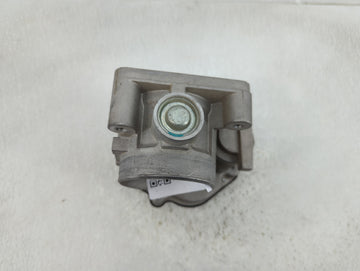 2008-2011 Ford Focus Throttle Body P/N:8S4E-BA Fits Fits 2008 2009 2010 2011 2012 2013 OEM Used Auto Parts