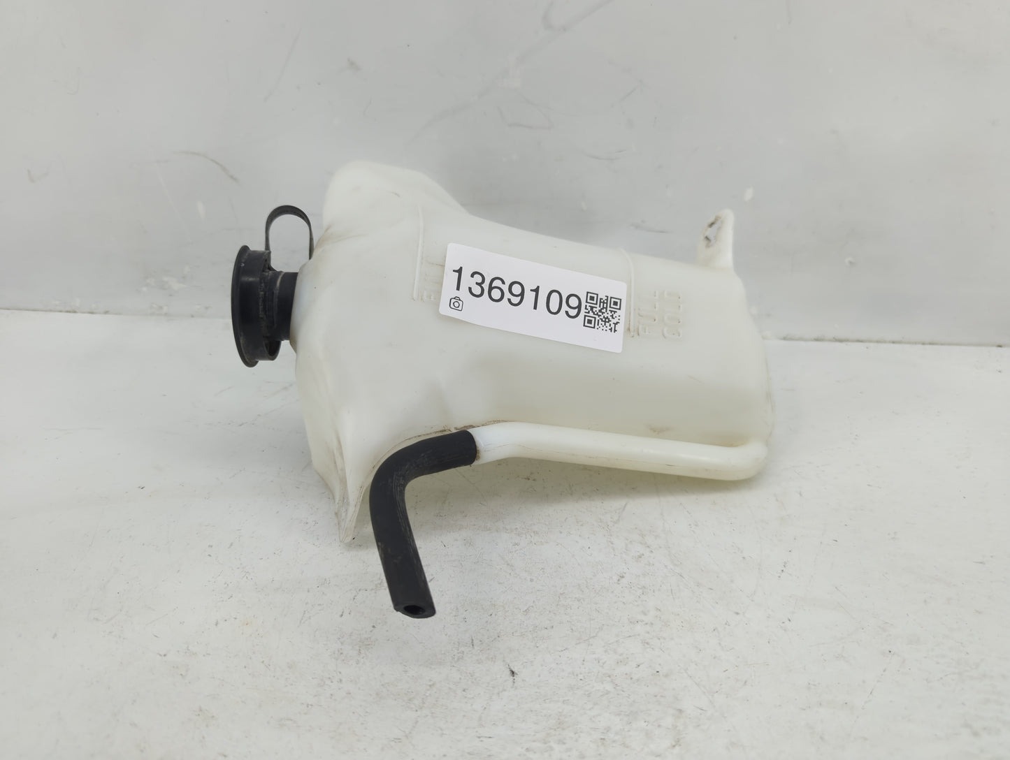 2008-2011 Ford Focus Radiator Coolant Overflow Expansion Tank Bottle 1369109 - Oemusedautoparts1.com